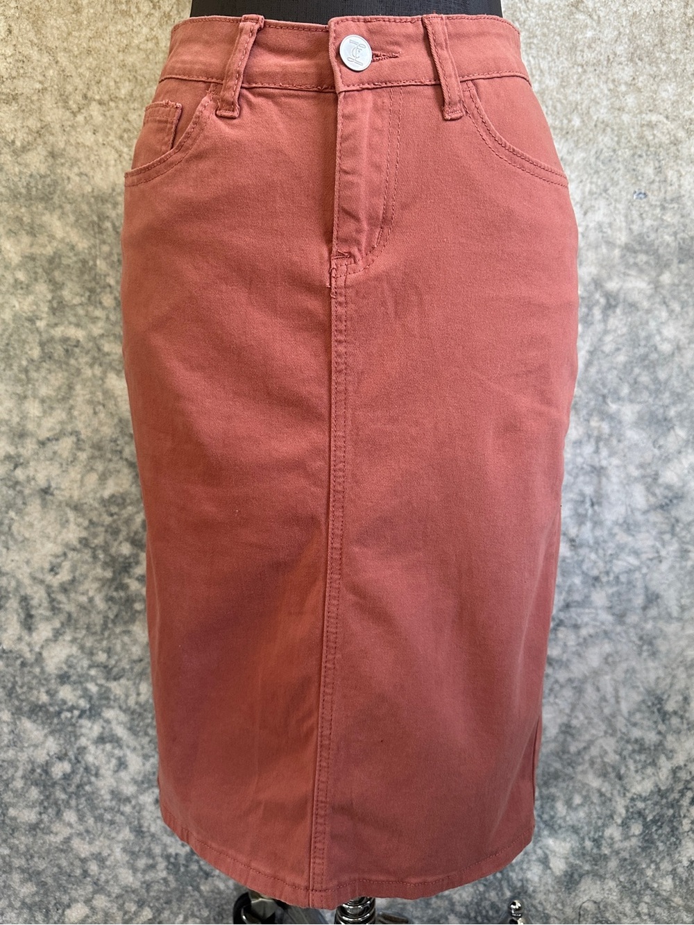 Inherit clothing High-Rise Rust-Colored Pencil Skirt.
Stretchy w/ pockets!